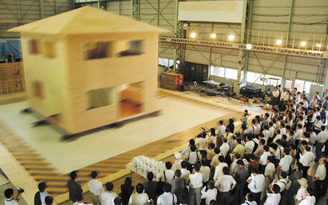 震度7相当の耐震実験